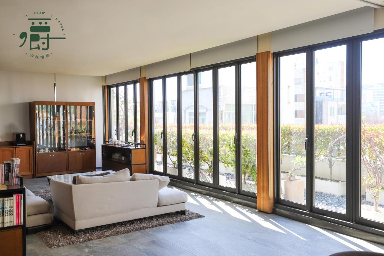 Roots Chew Hotel تاينان المظهر الخارجي الصورة