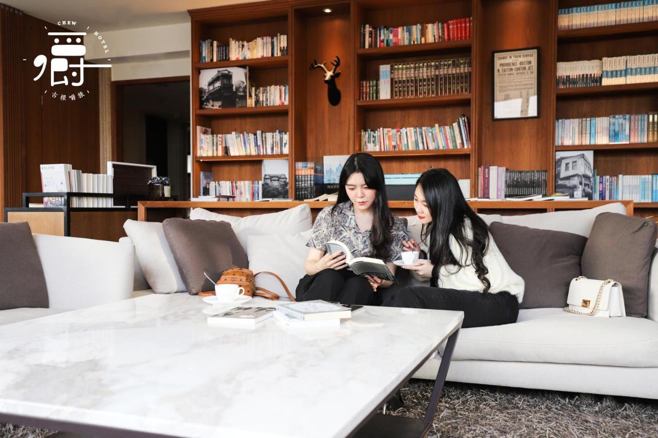 Roots Chew Hotel تاينان المظهر الخارجي الصورة