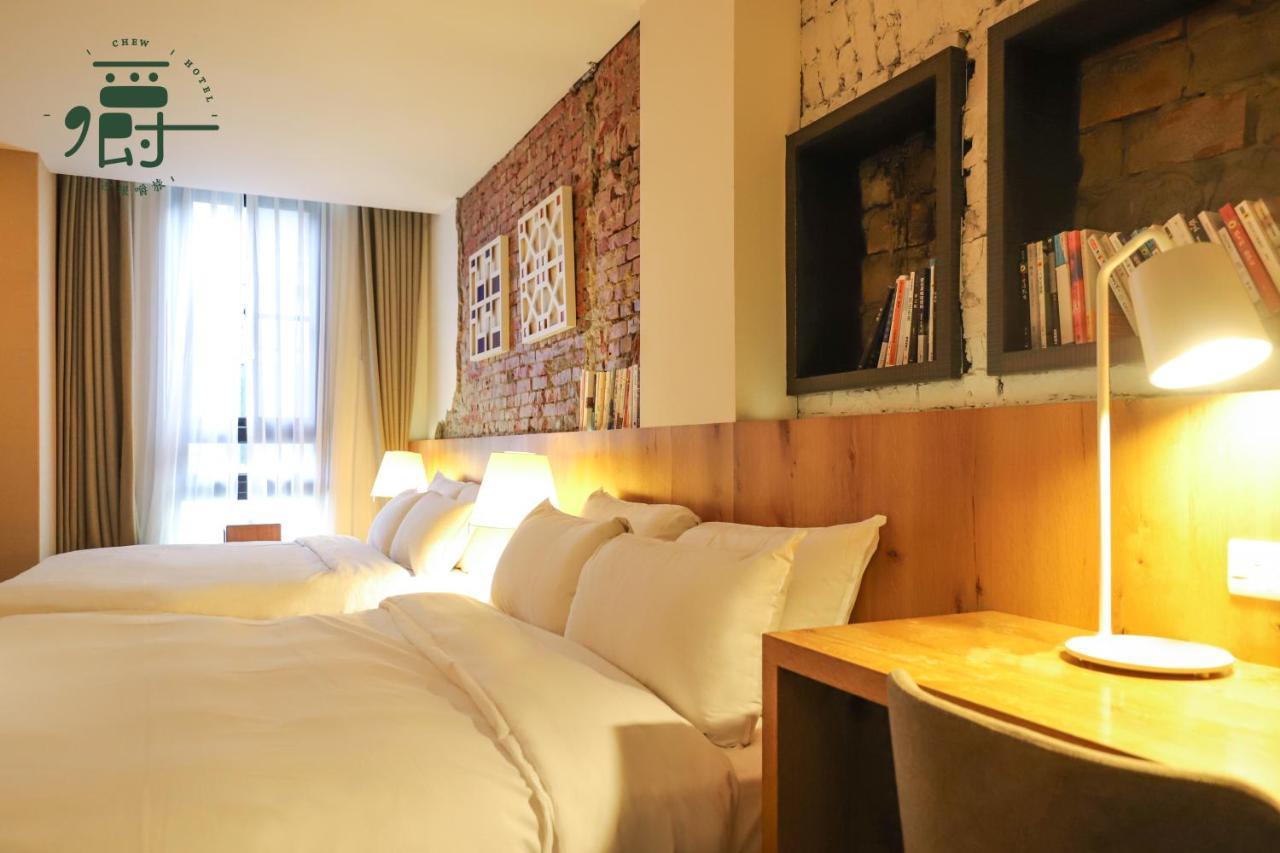 Roots Chew Hotel تاينان المظهر الخارجي الصورة
