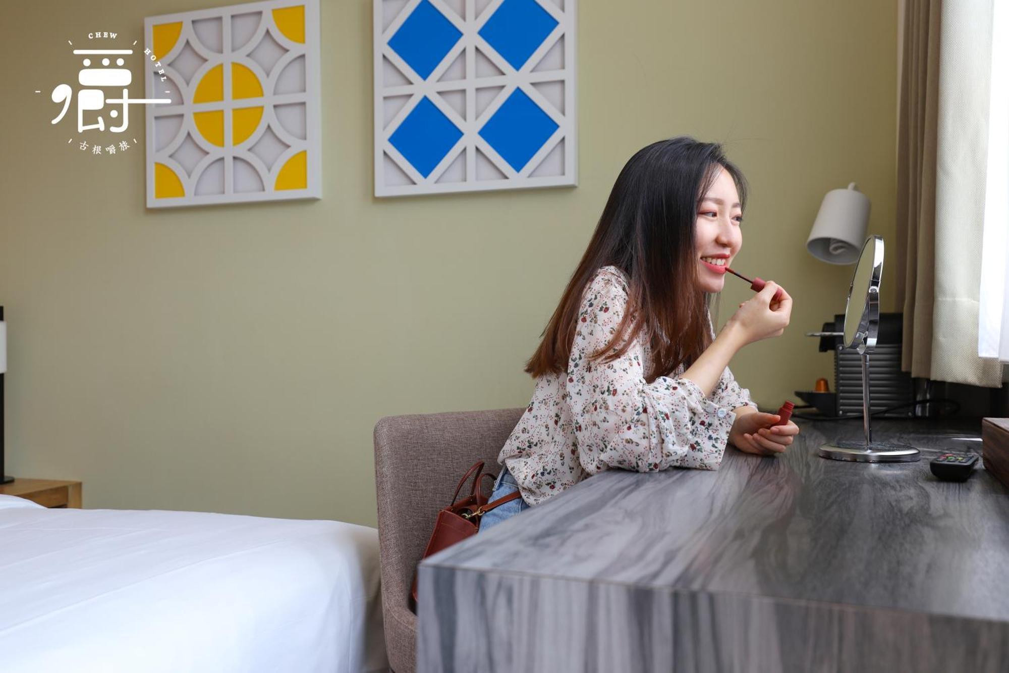 Roots Chew Hotel تاينان الغرفة الصورة