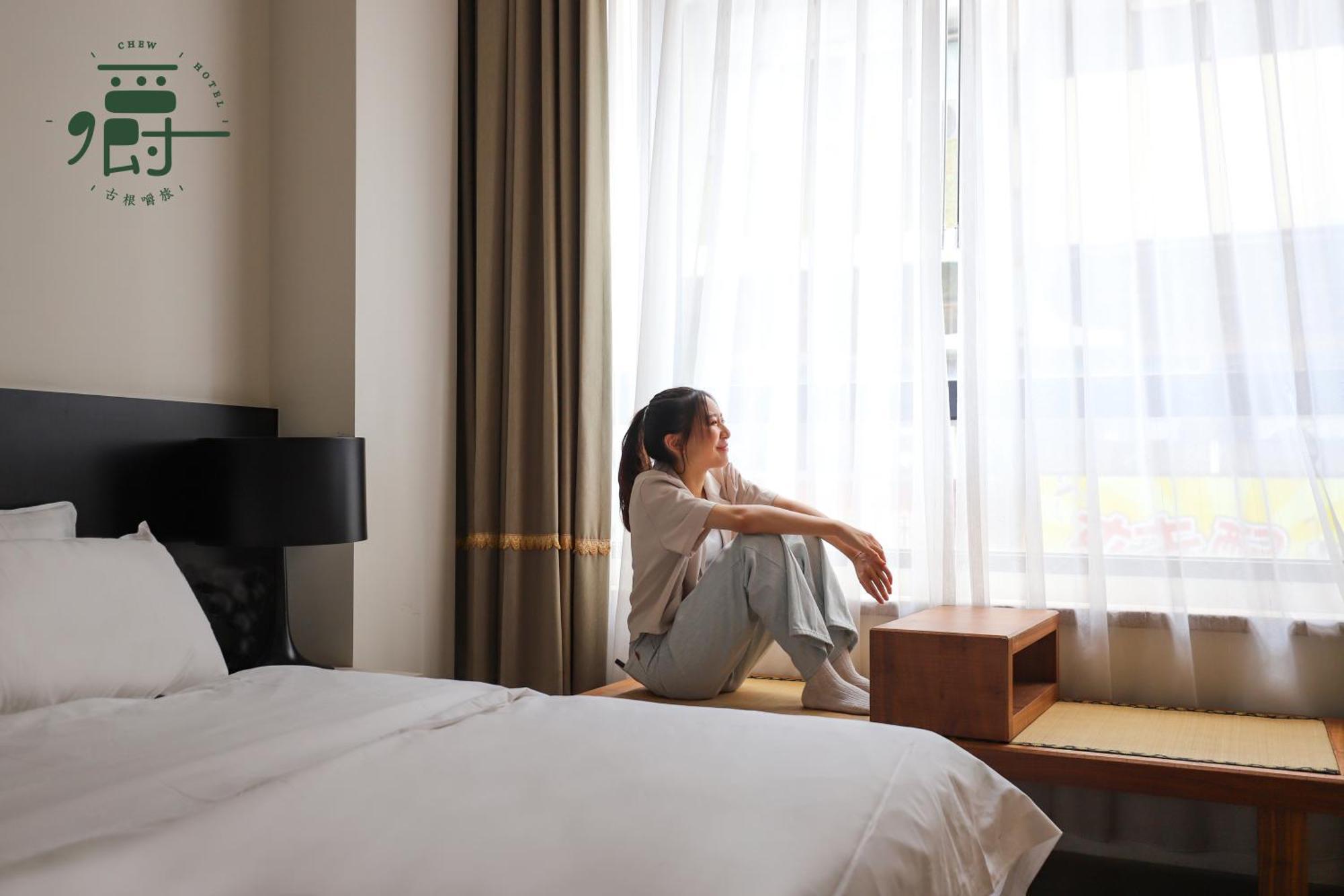 Roots Chew Hotel تاينان الغرفة الصورة