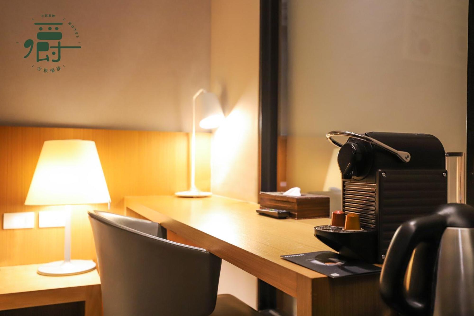 Roots Chew Hotel تاينان الغرفة الصورة