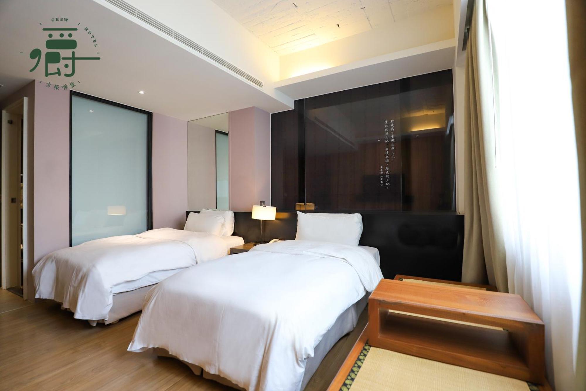 Roots Chew Hotel تاينان الغرفة الصورة